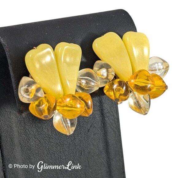 Vintage 50's Western Germany Yellow Beaded Cluster Gold Tone Clip On Earrings - Picture 2 of 11